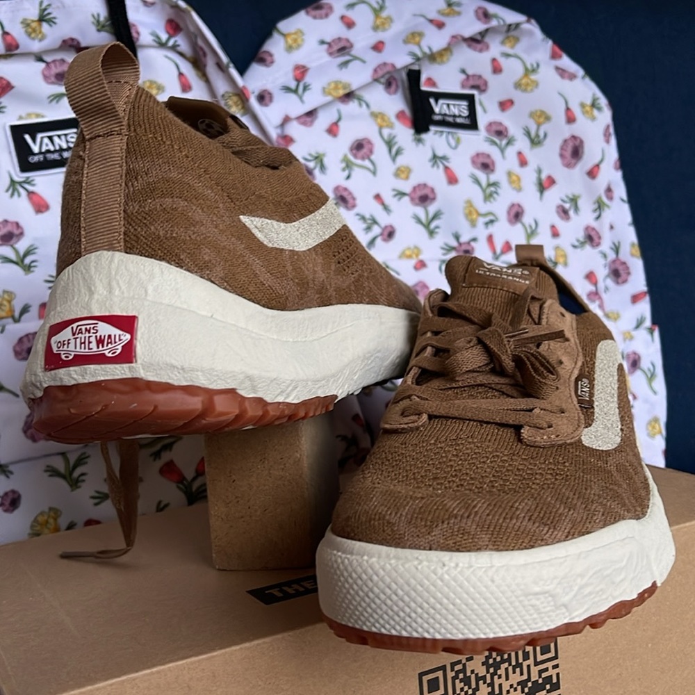 Vans Men’s Ultrarange Vr3
Chipmunk
VN0A4BXBGWT
Sneakers - Picture 10 of 16